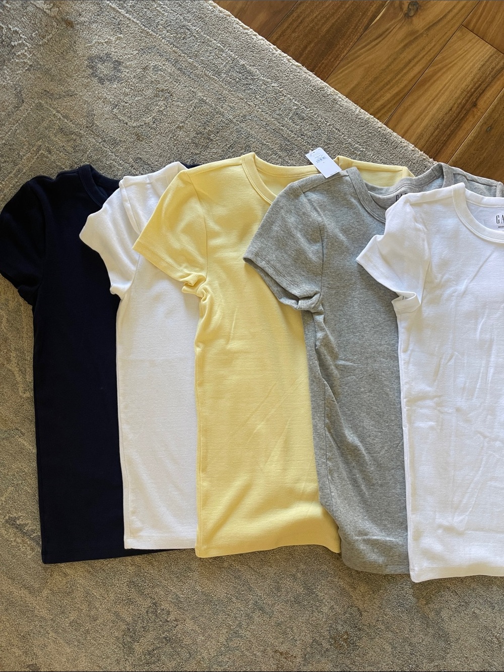 GAP modern crewneck Tees pack of 5